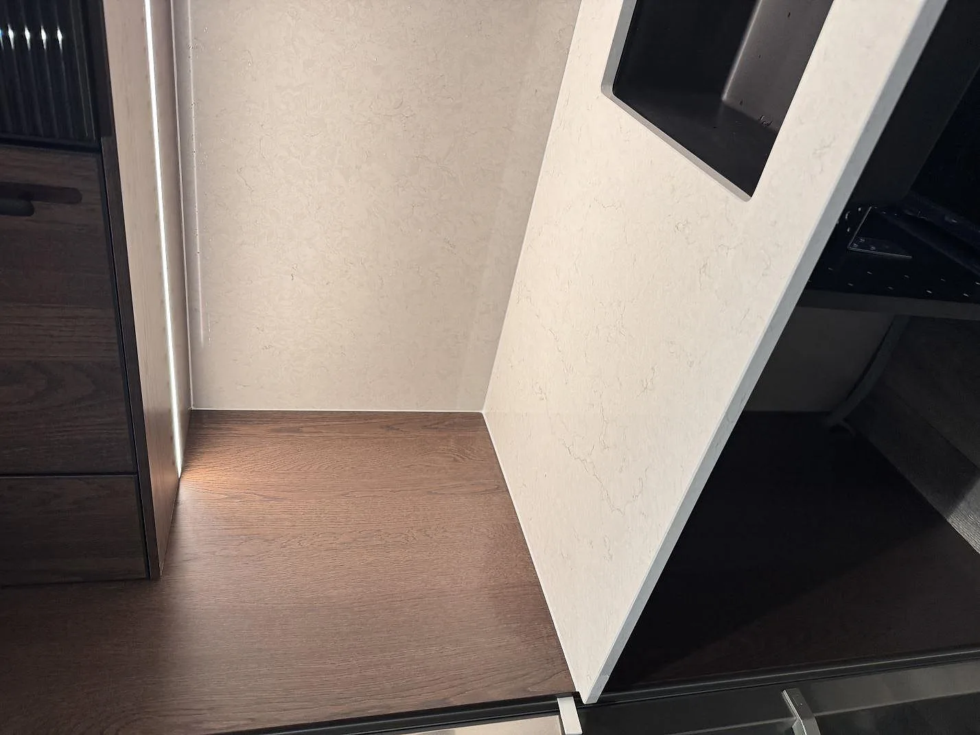 Køkkenbordplade i Silestone Snowy Ibiza, Klippan – billede 8