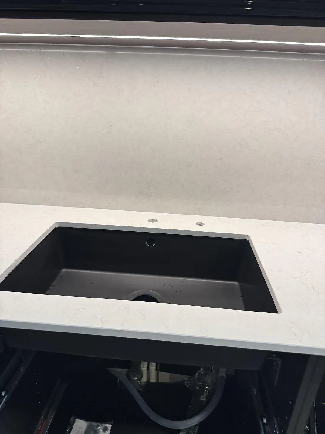 Køkkenbordplade i Silestone Snowy Ibiza, Klippan – billede 6
