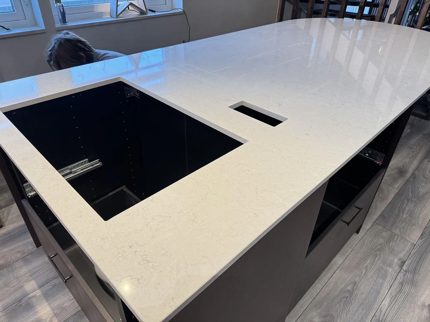 Køkkenbordplade i Silestone Snowy Ibiza, Klippan – billede 3