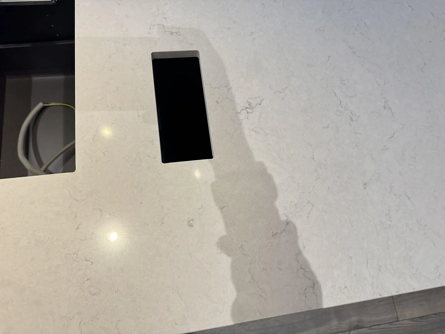 Køkkenbordplade i Silestone Snowy Ibiza, Klippan – billede 5