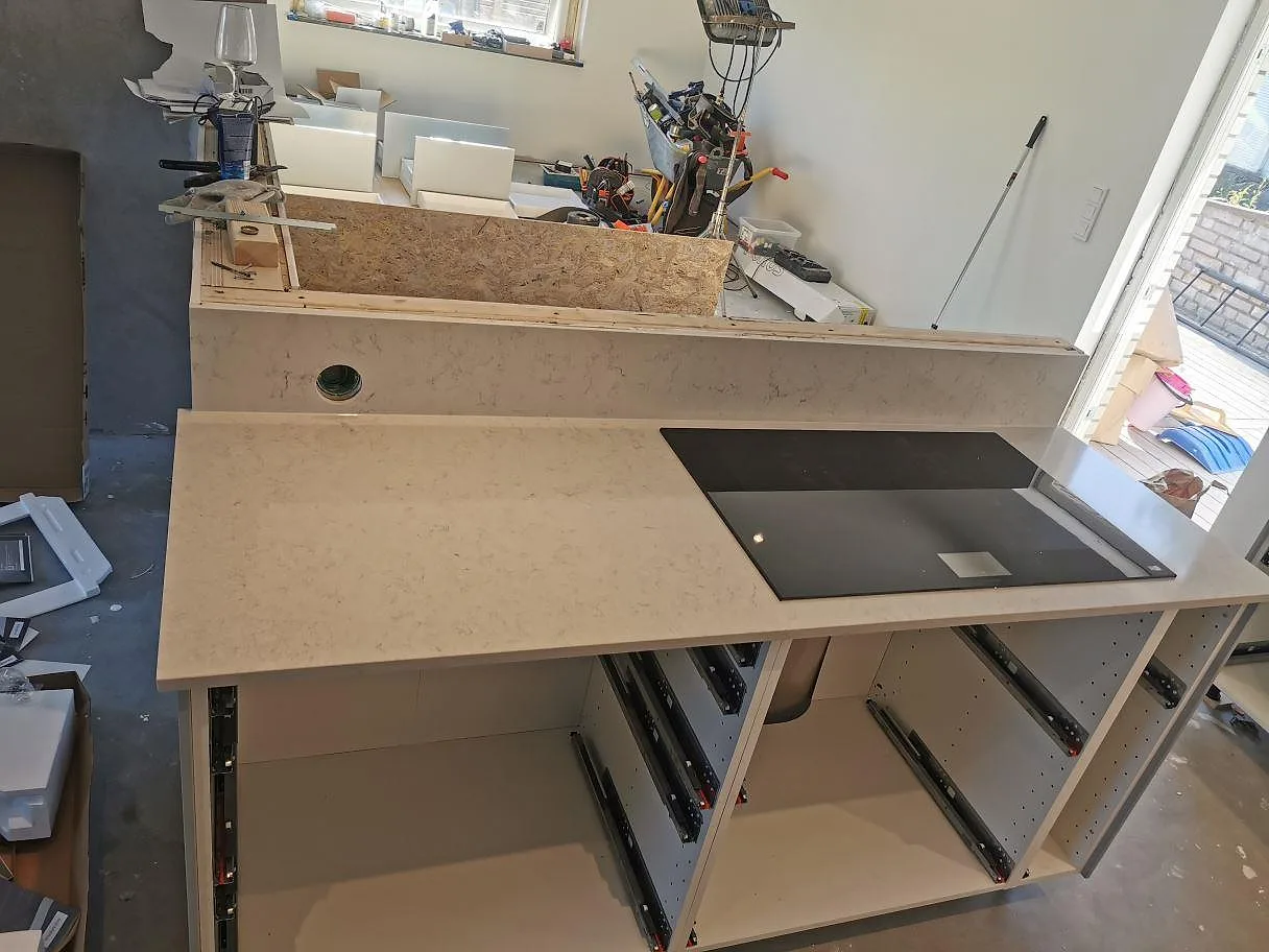Køkkenbordplade i Silestone Snowy Ibiza, Kungsbacka