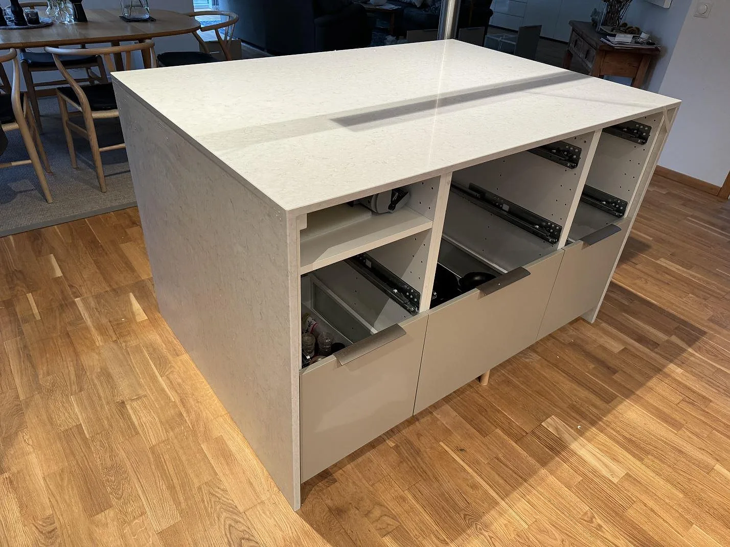 Køkkenbordplade i Silestone Snowy Ibiza, Landskrona