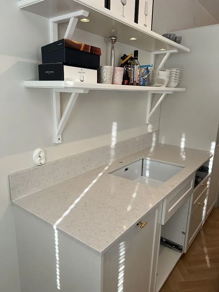 Køkkenbordplade i Silestone Snowy Ibiza, Lidingö – billede 2