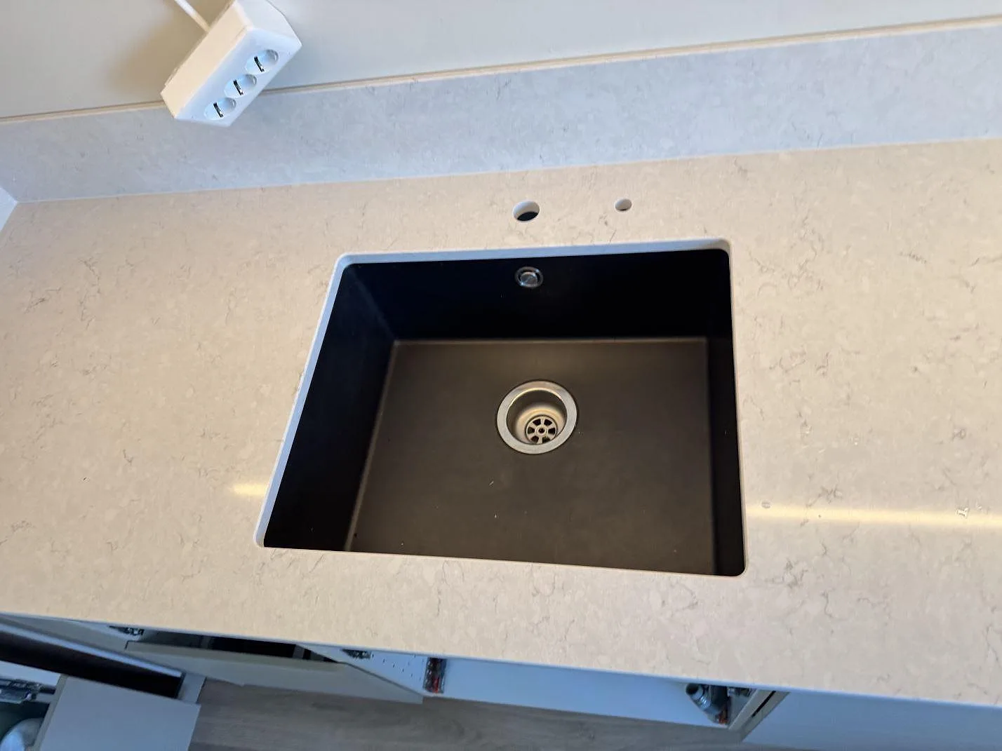 Køkkenbordplade i Silestone Snowy Ibiza, Lidköping – billede 4