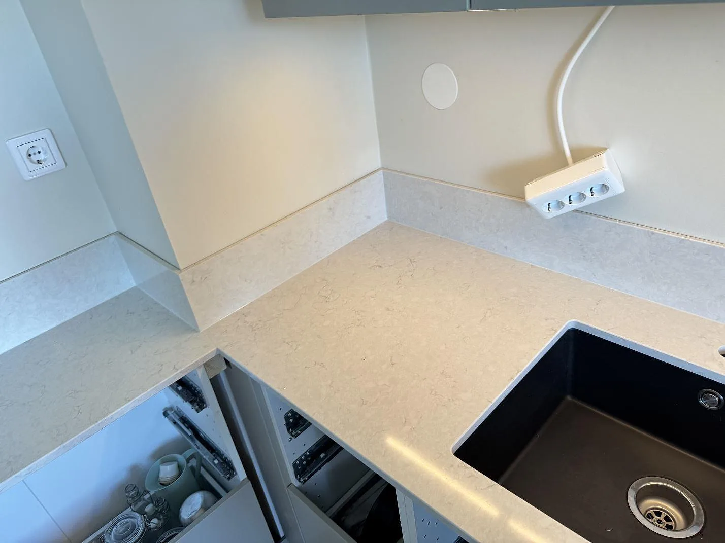 Køkkenbordplade i Silestone Snowy Ibiza, Lidköping – billede 3