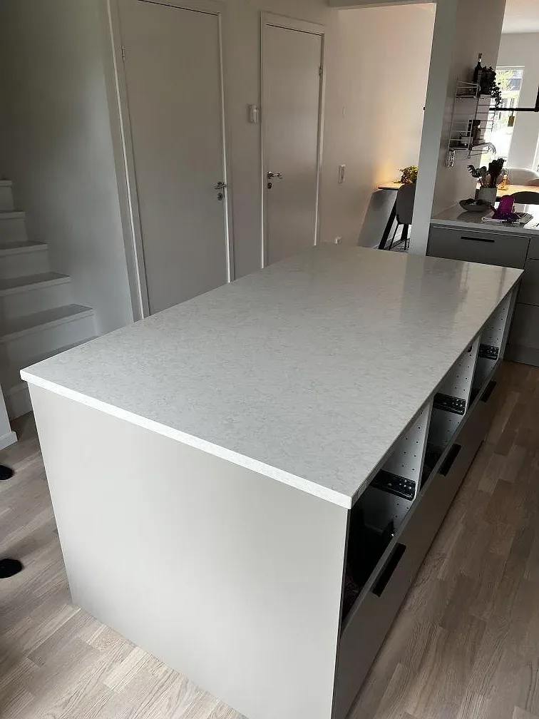 Køkkenbordplade i Silestone Snowy Ibiza, Limhamn