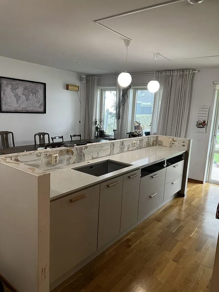 Køkkenbordplade i Silestone Snowy Ibiza, Limhamn