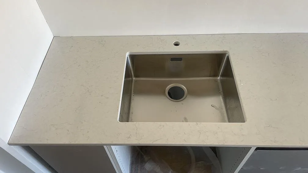 Køkkenbordplade i Silestone Snowy Ibiza, Limhamn – billede 2