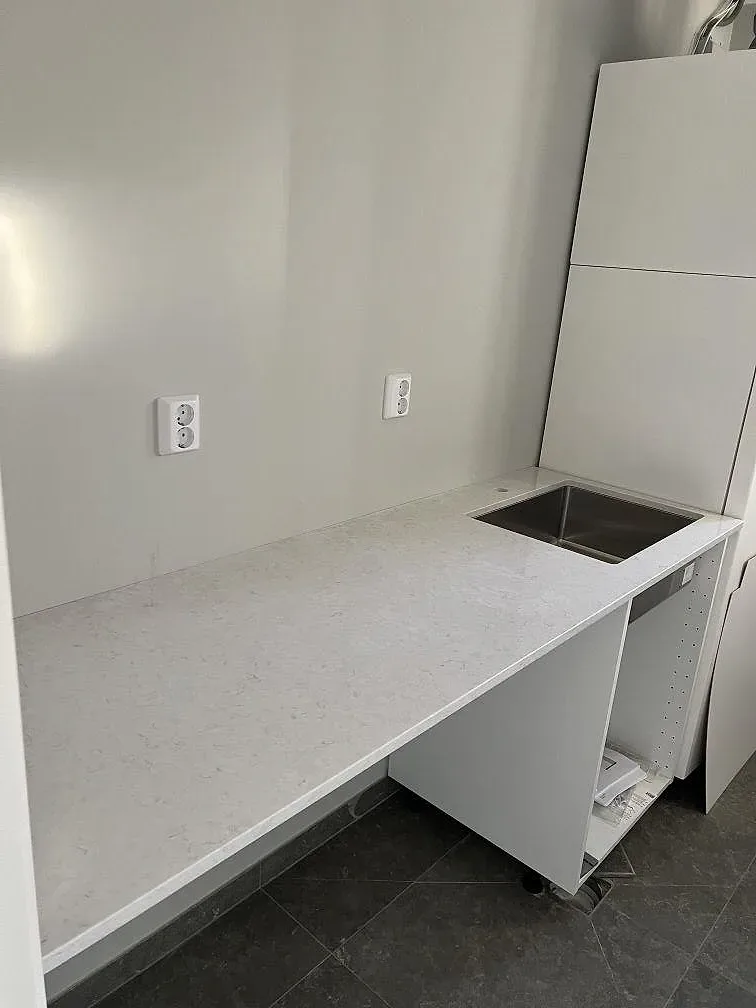 Køkkenbordplade i Silestone Snowy Ibiza, Ljusterö – billede 2