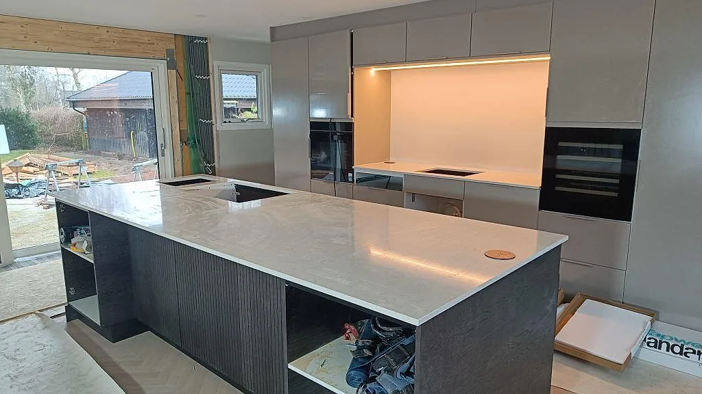 Køkkenbordplade i Silestone Snowy Ibiza, Löddeköpinge