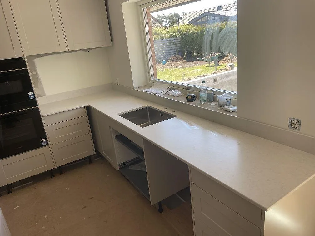 Køkkenbordplade i Silestone Snowy Ibiza, Löddeköpinge – billede 2
