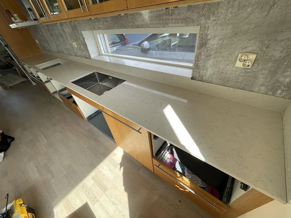 Køkkenbordplade i Silestone Snowy Ibiza, Lomma