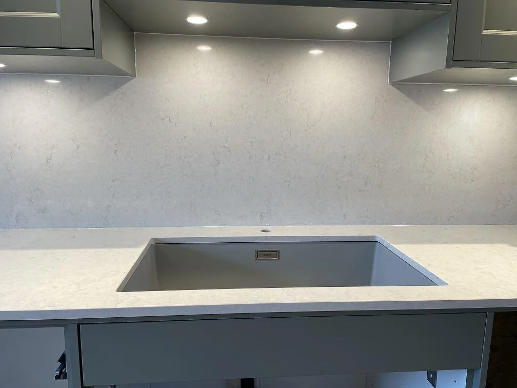Køkkenbordplade i Silestone Snowy Ibiza, Ludvigsborg – billede 4