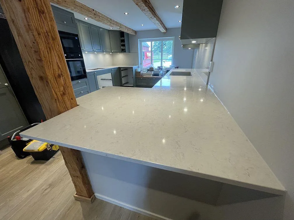 Køkkenbordplade i Silestone Snowy Ibiza, Ludvigsborg