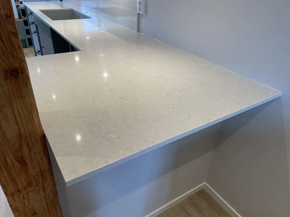 Køkkenbordplade i Silestone Snowy Ibiza, Ludvigsborg – billede 5