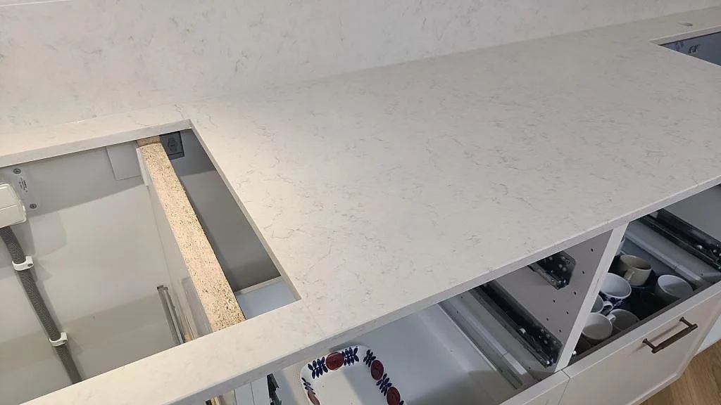 Køkkenbordplade i Silestone Snowy Ibiza, Lund – billede 3