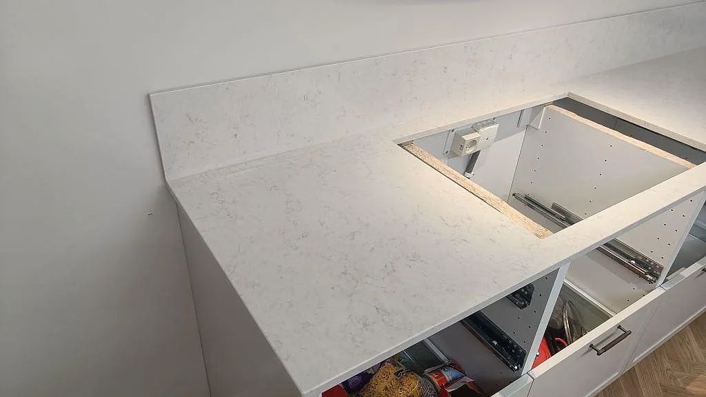 Køkkenbordplade i Silestone Snowy Ibiza, Lund