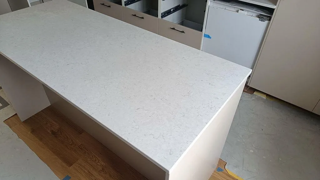 Køkkenbordplade i Silestone Snowy Ibiza, Lund – billede 2