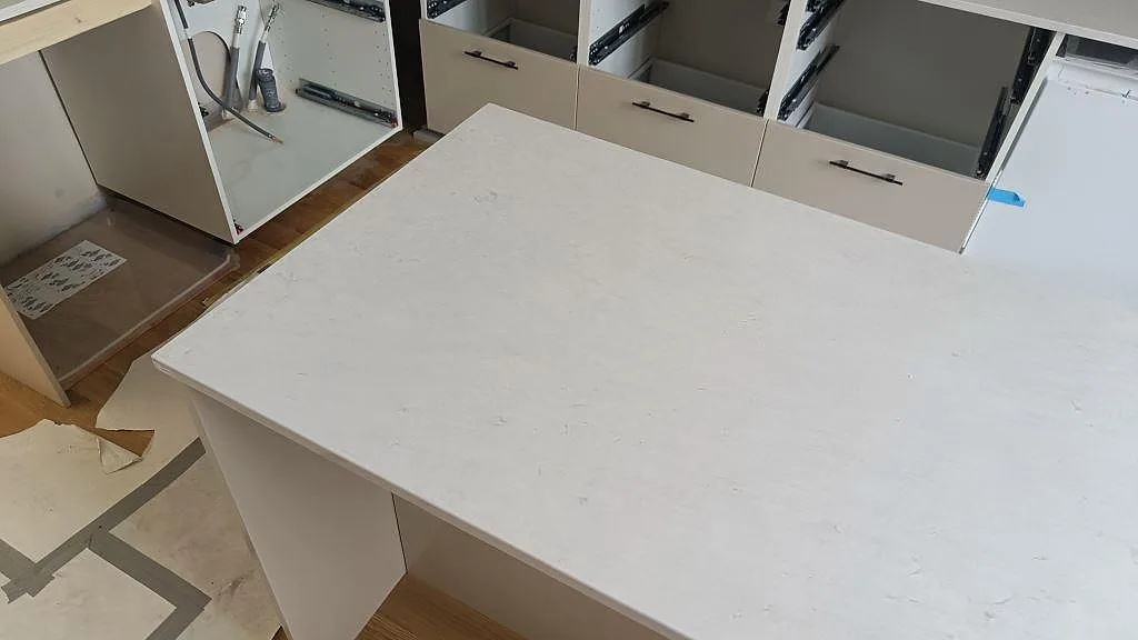 Køkkenbordplade i Silestone Snowy Ibiza, Lund – billede 3