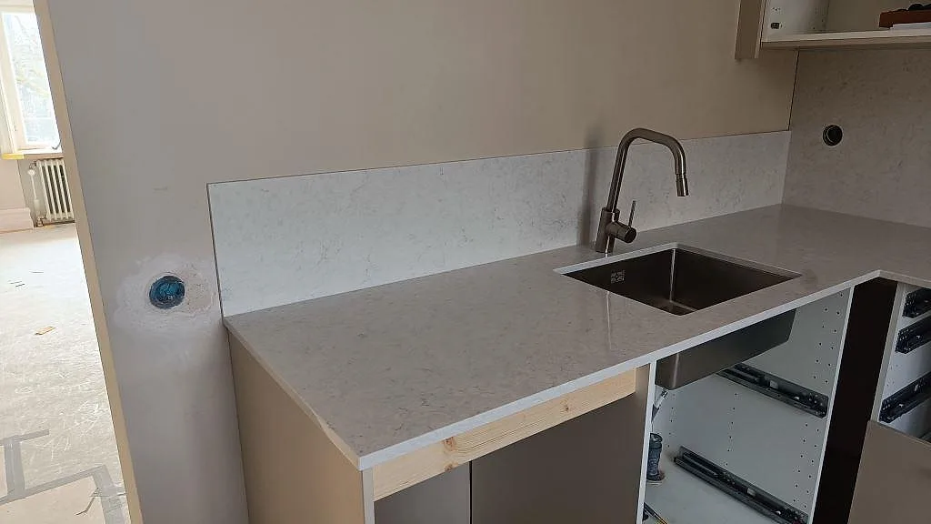 Køkkenbordplade i Silestone Snowy Ibiza, Lund – billede 4