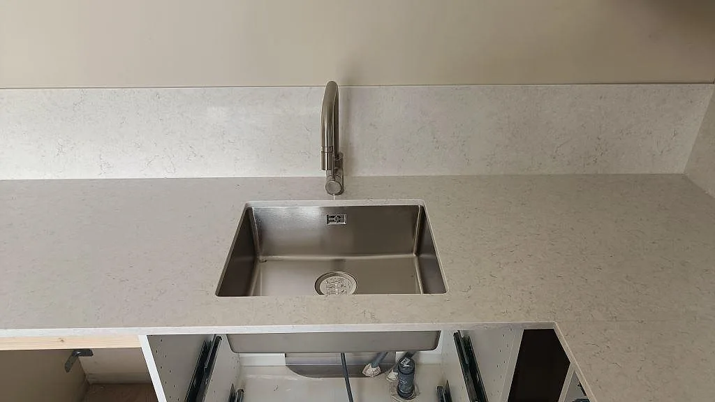 Køkkenbordplade i Silestone Snowy Ibiza, Lund – billede 5
