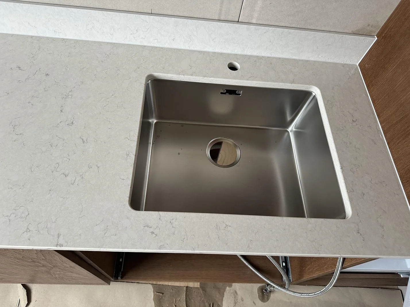 Køkkenbordplade i Silestone Snowy Ibiza, Lund – billede 4