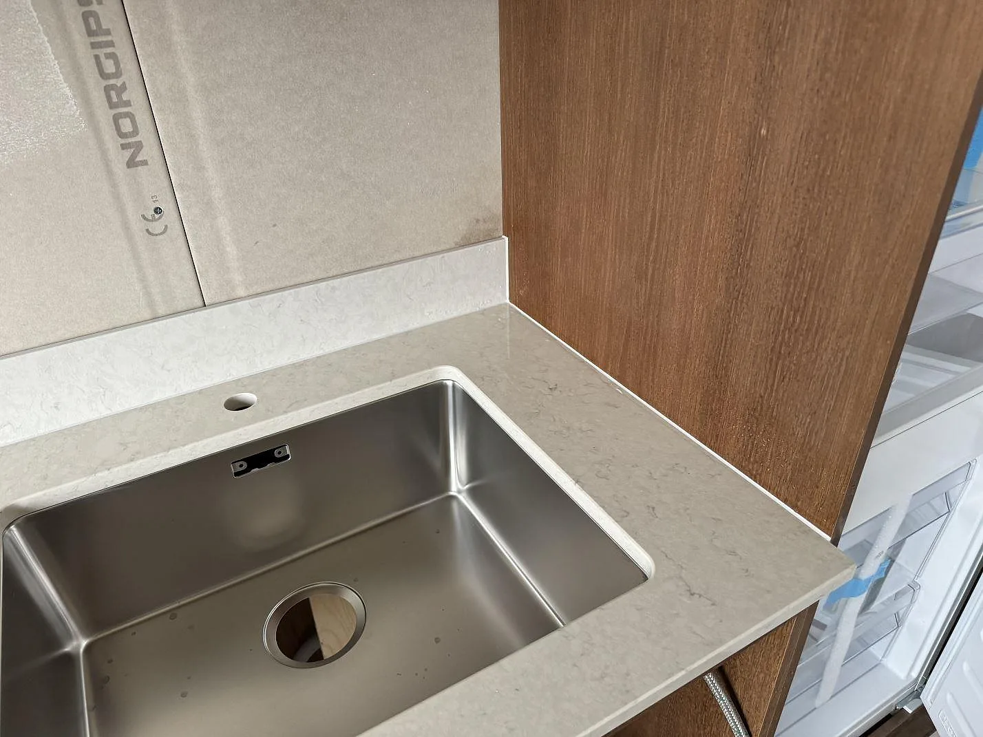 Køkkenbordplade i Silestone Snowy Ibiza, Lund – billede 5