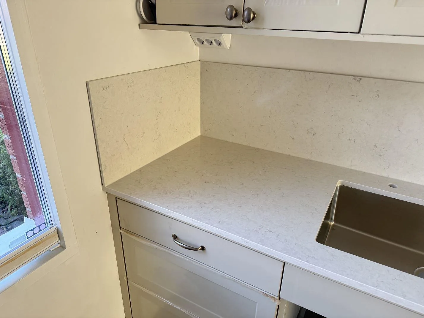 Køkkenbordplade i Silestone Snowy Ibiza, Lund – billede 3