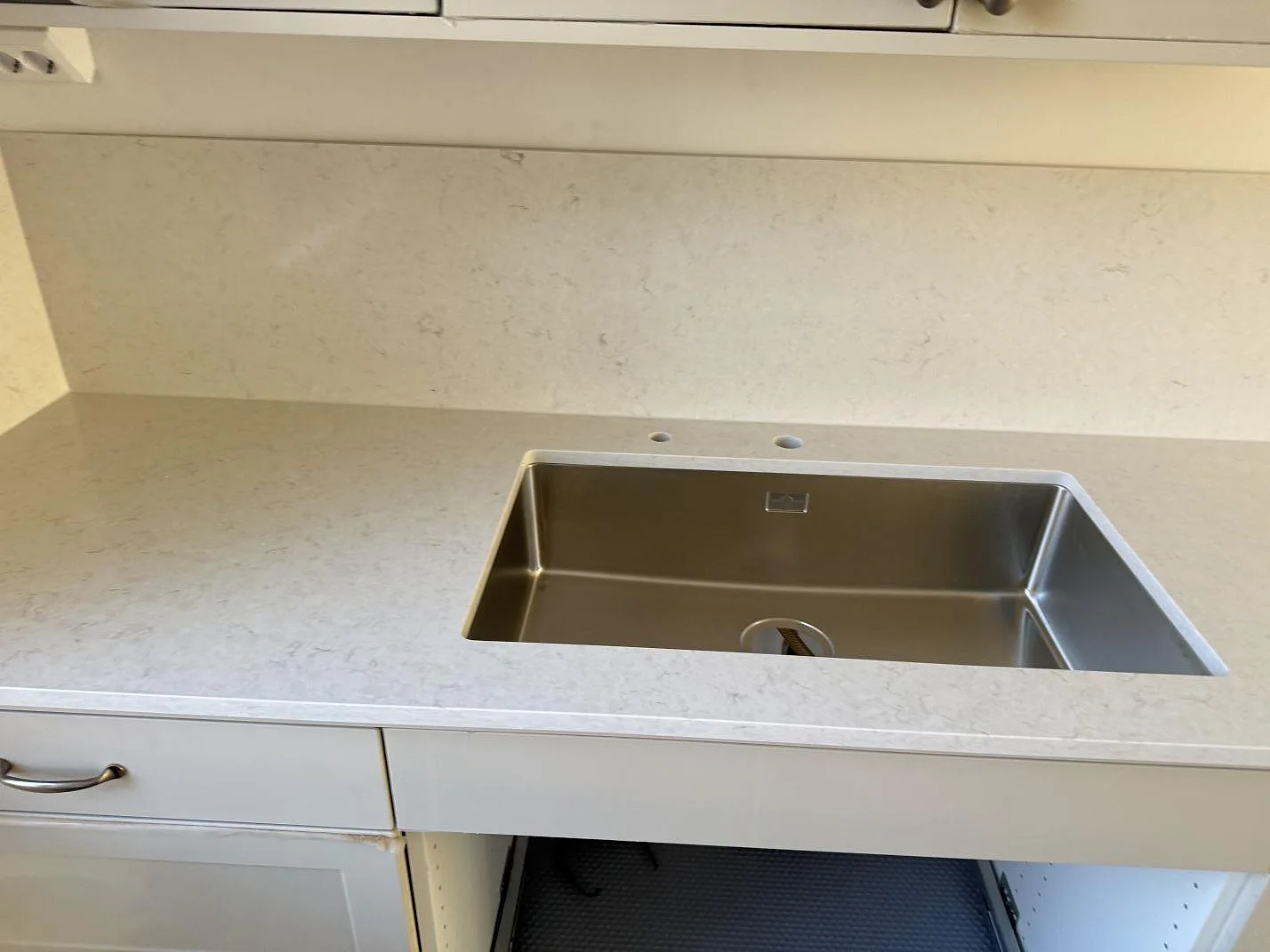 Køkkenbordplade i Silestone Snowy Ibiza, Lund – billede 5