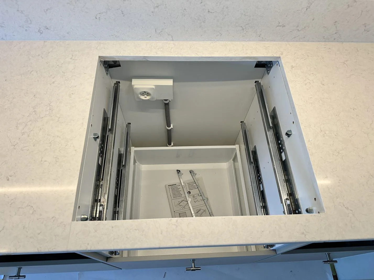 Køkkenbordplade i Silestone Snowy Ibiza, Lyckeby – billede 8