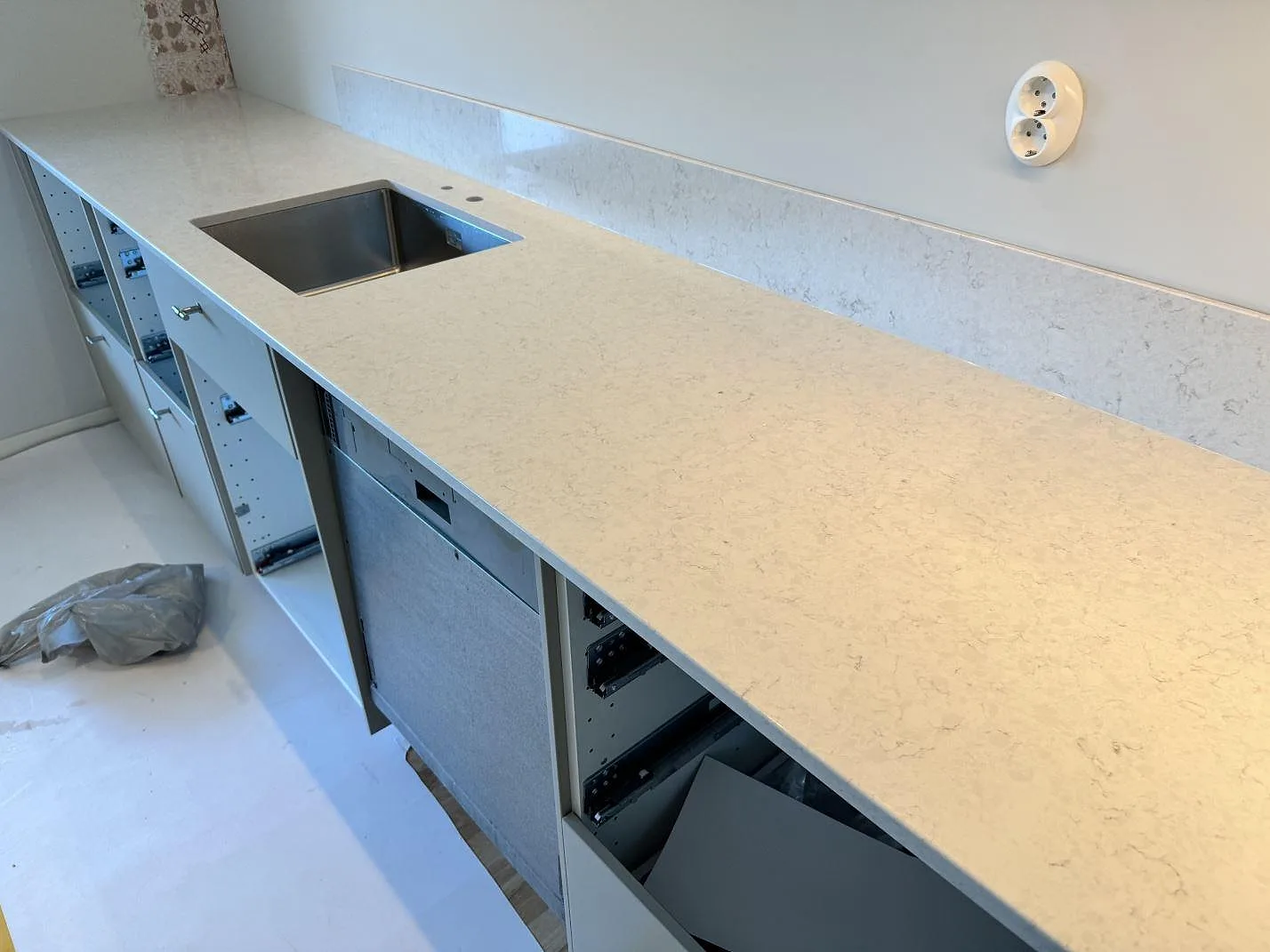 Køkkenbordplade i Silestone Snowy Ibiza, Lyckeby – billede 6