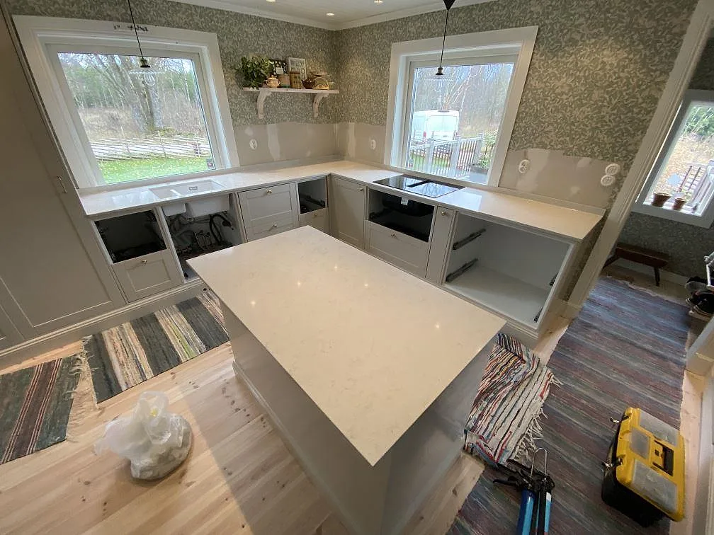 Køkkenbordplade i Silestone Snowy Ibiza, Målsryd