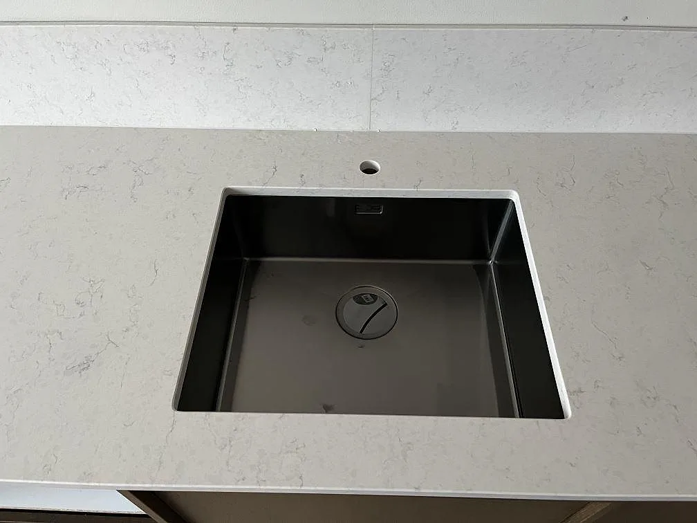 Køkkenbordplade i Silestone Snowy Ibiza, Malmö – billede 2