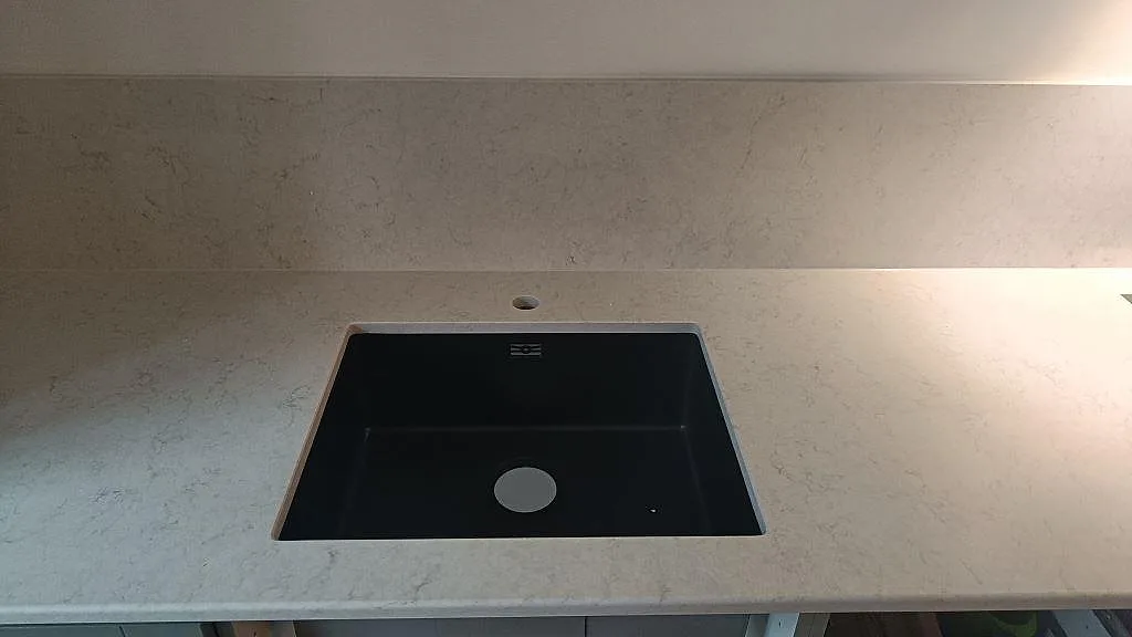 Køkkenbordplade i Silestone Snowy Ibiza, Malmö – billede 4