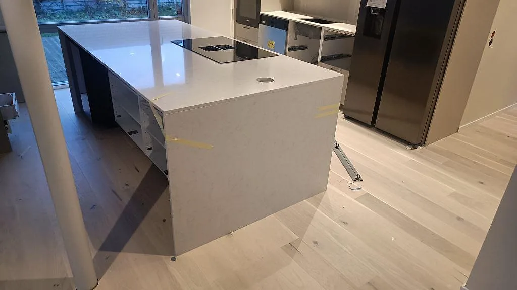 Køkkenbordplade i Silestone Snowy Ibiza, malmö – billede 2