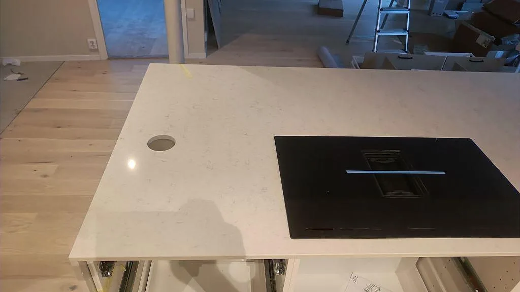 Køkkenbordplade i Silestone Snowy Ibiza, Malmö – billede 2