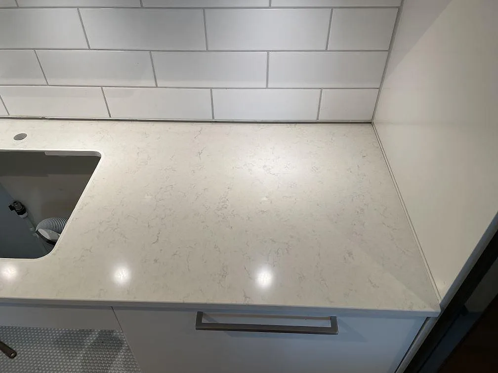 Køkkenbordplade i Silestone Snowy Ibiza, Malmö – billede 2