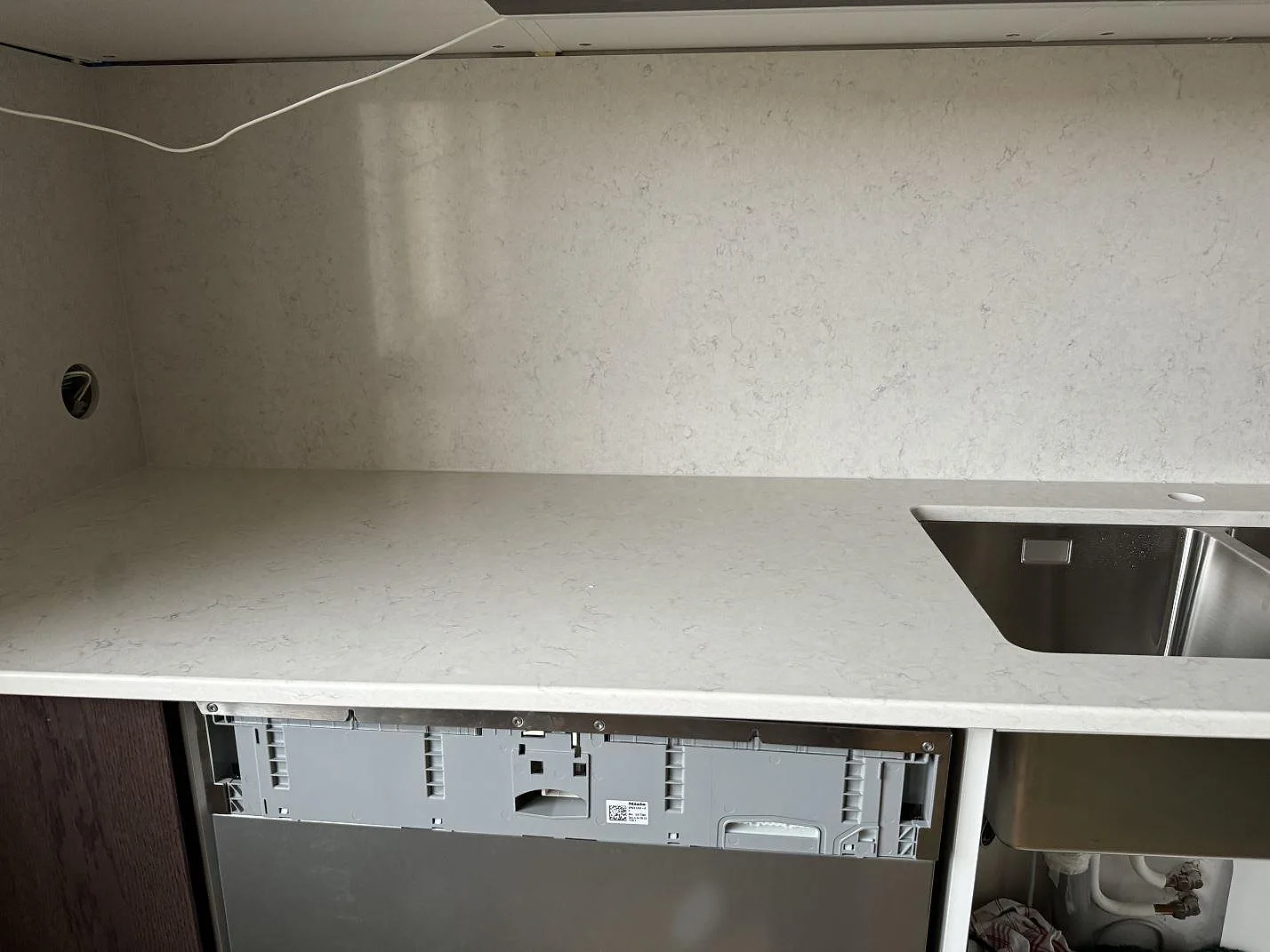 Køkkenbordplade i Silestone Snowy Ibiza, Malmö – billede 2