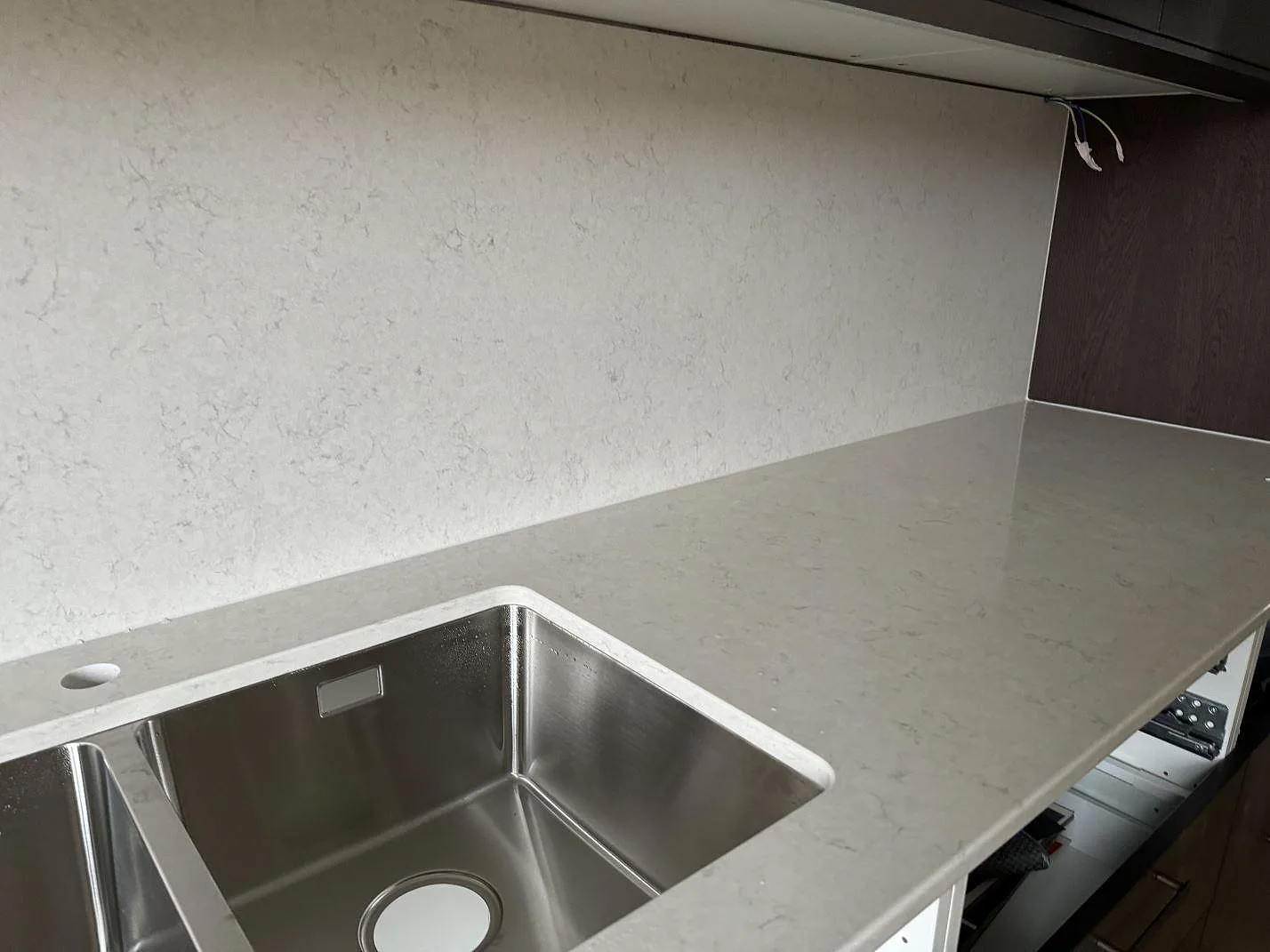 Køkkenbordplade i Silestone Snowy Ibiza, Malmö – billede 3