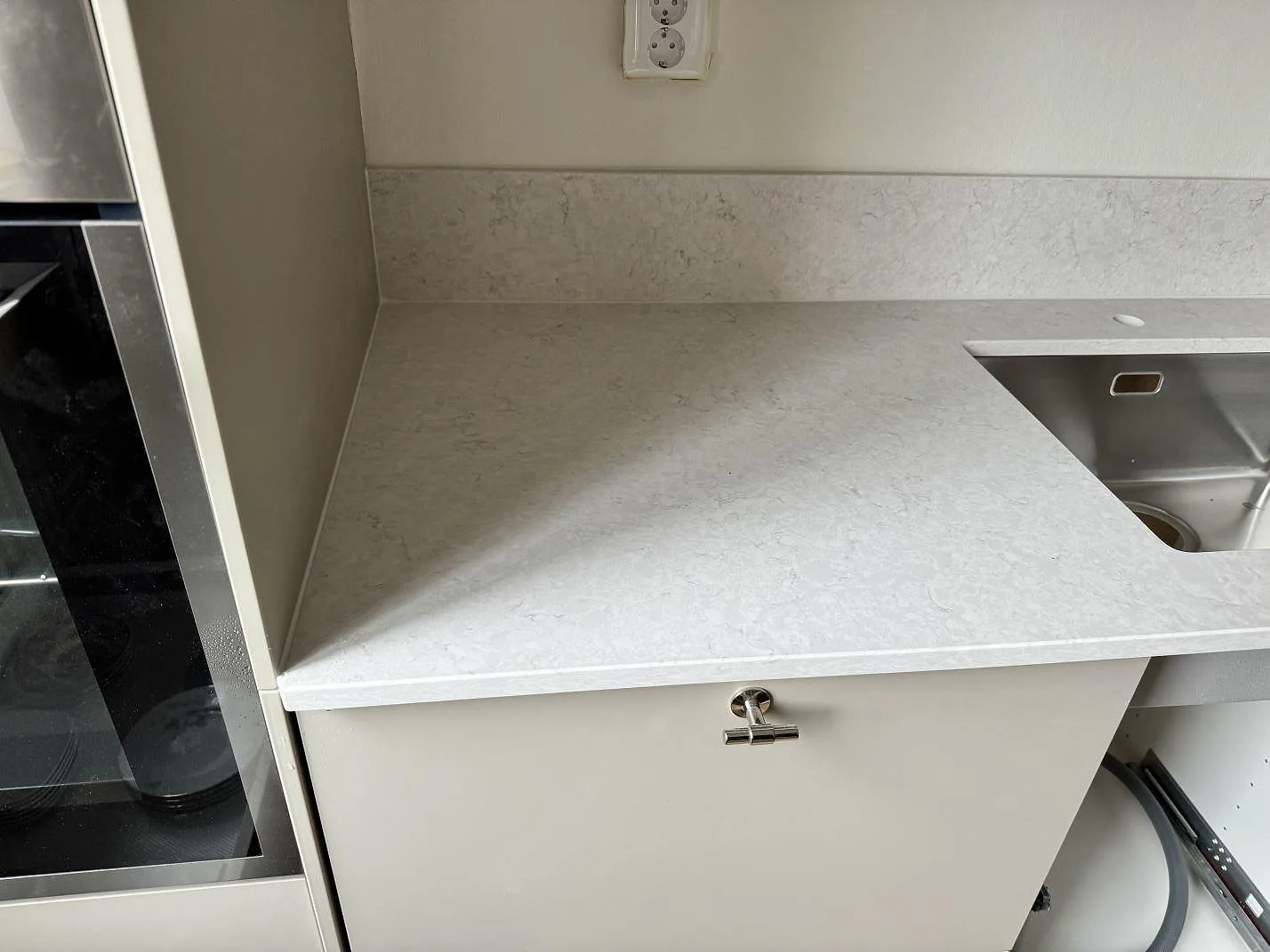Køkkenbordplade i Silestone Snowy Ibiza, Malmö – billede 6