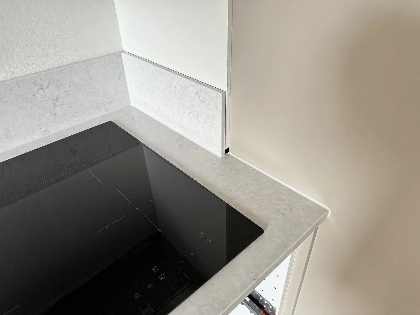 Køkkenbordplade i Silestone Snowy Ibiza, Malmö – billede 5