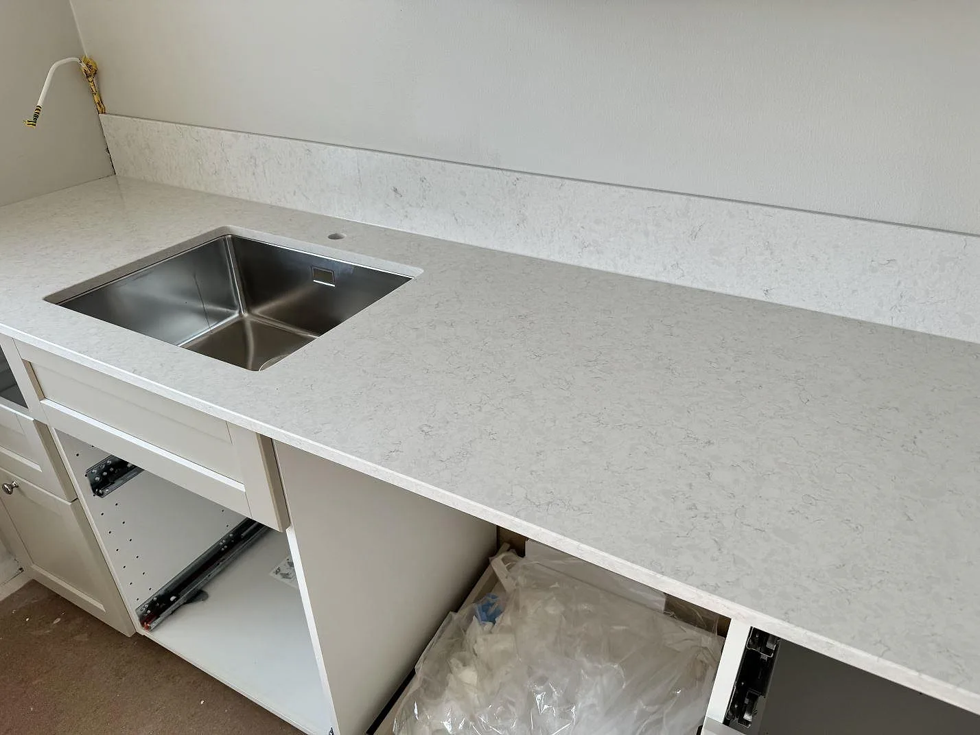 Køkkenbordplade i Silestone Snowy Ibiza, Malmö – billede 2