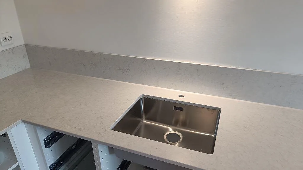 Køkkenbordplade i Silestone Snowy Ibiza, Malmö – billede 2