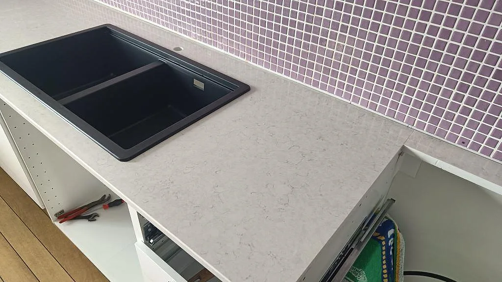 Køkkenbordplade i Silestone Snowy Ibiza, Malmö – billede 2