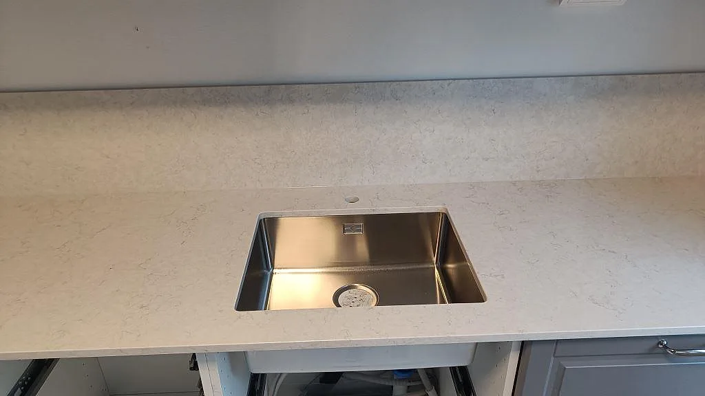 Køkkenbordplade i Silestone Snowy Ibiza, Malmö – billede 2