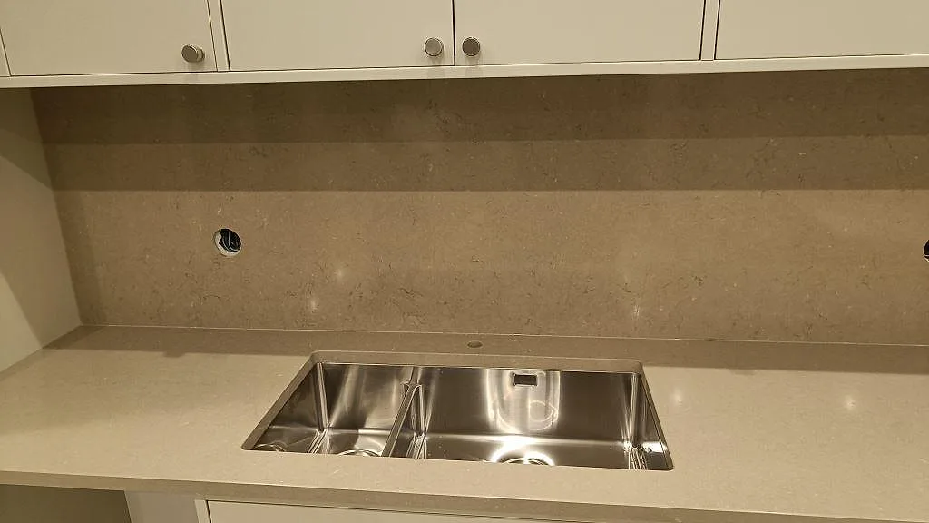 Køkkenbordplade i Silestone Snowy Ibiza, Malmö – billede 4