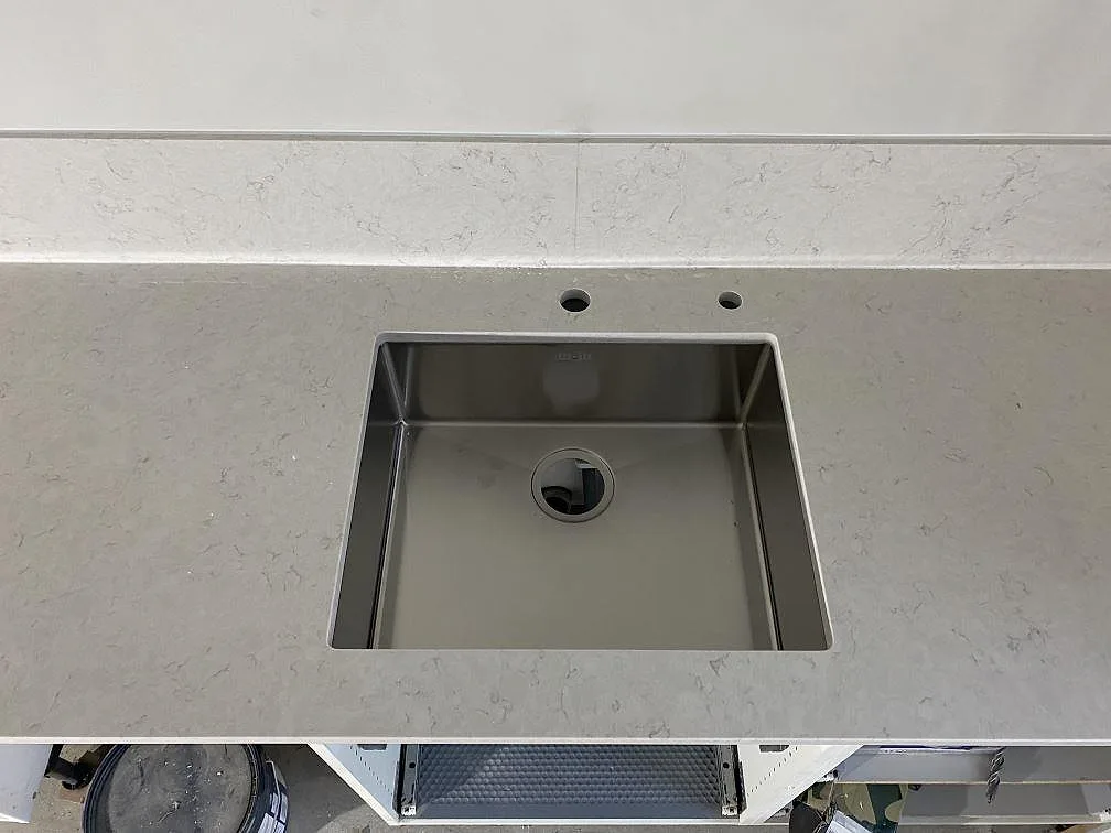 Køkkenbordplade i Silestone Snowy Ibiza, Malmö – billede 2