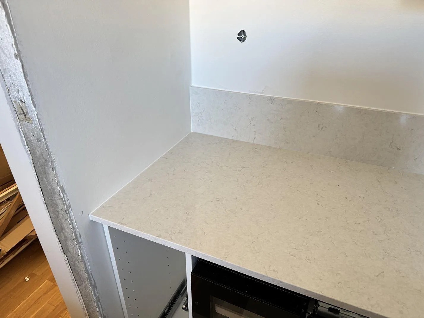 Køkkenbordplade i Silestone Snowy Ibiza, Malmö – billede 6
