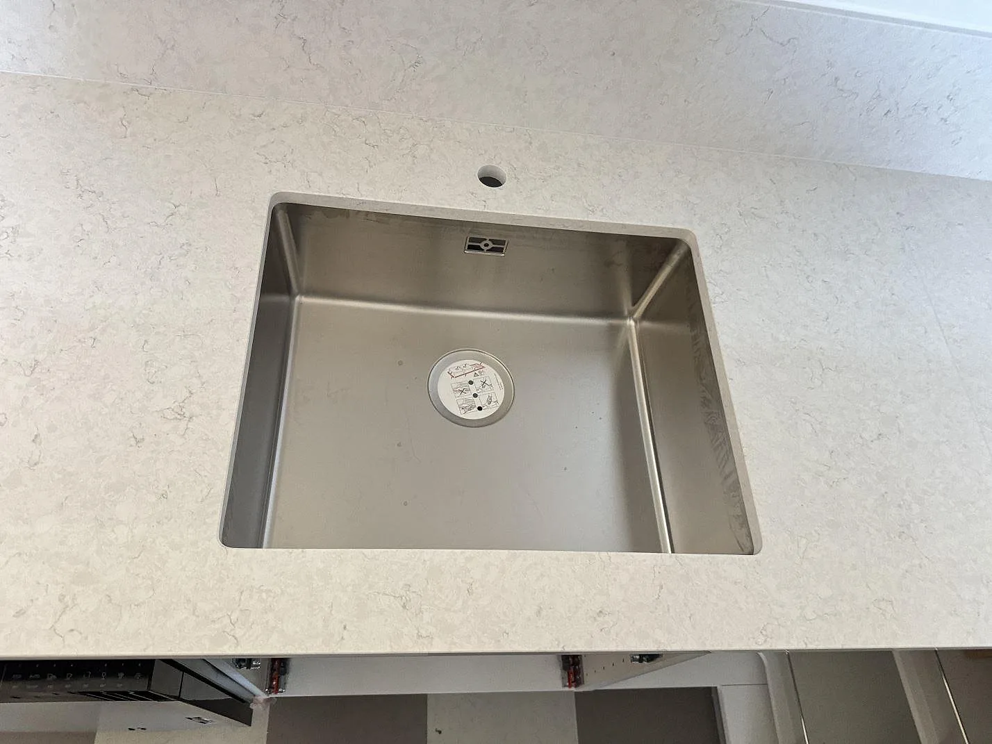 Køkkenbordplade i Silestone Snowy Ibiza, Malmö – billede 3