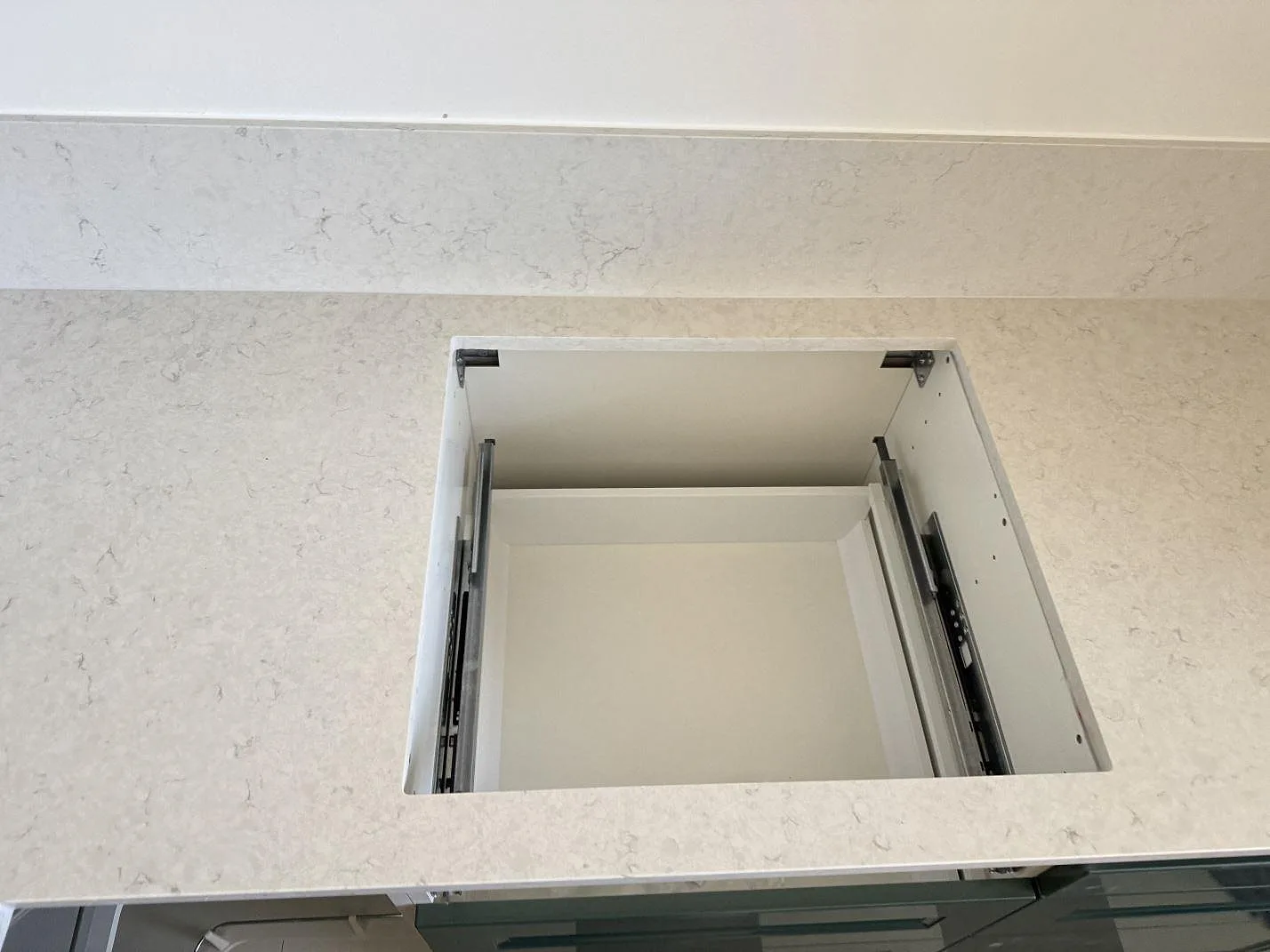 Køkkenbordplade i Silestone Snowy Ibiza, Malmö – billede 5